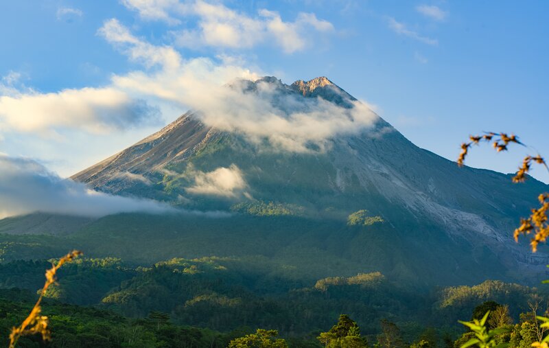 Gunung Merapi ( Jawa Tengah )